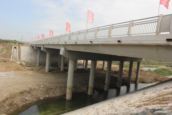 汽博西街白沙河桥护栏.jpg